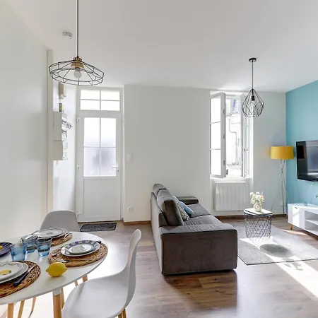 Le Cocon Bleu - Bel Appt Pour 6 En Centre-ville Holiday home Montlucon