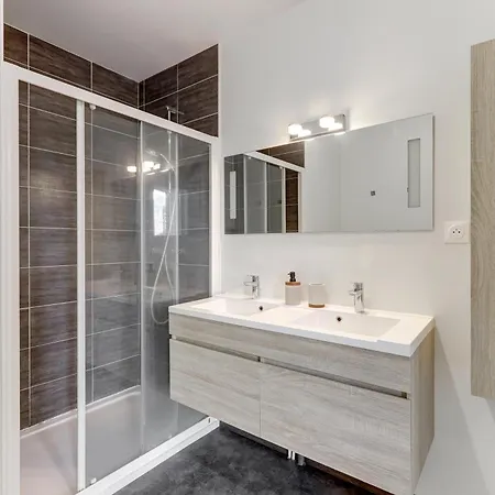 Holiday home Le Cocon Bleu - Bel Appt Pour 6 En Centre-ville Montlucon
